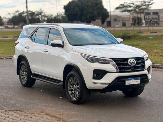 TOYOTA HILUX 2.7 VVT-i FLEX CD SRV 4X2 AUTOMÁTICO TOYOTA HILUX 2.7 VVT-i FLEX CD SRV 4X2 AUTOMÁTICO